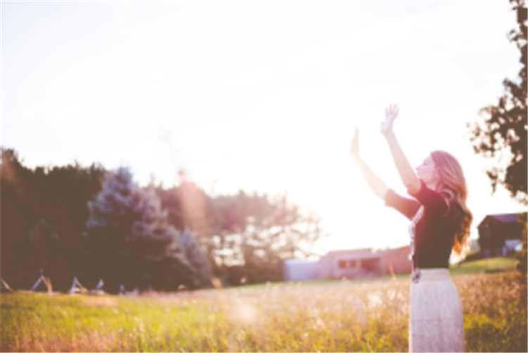 lady praising