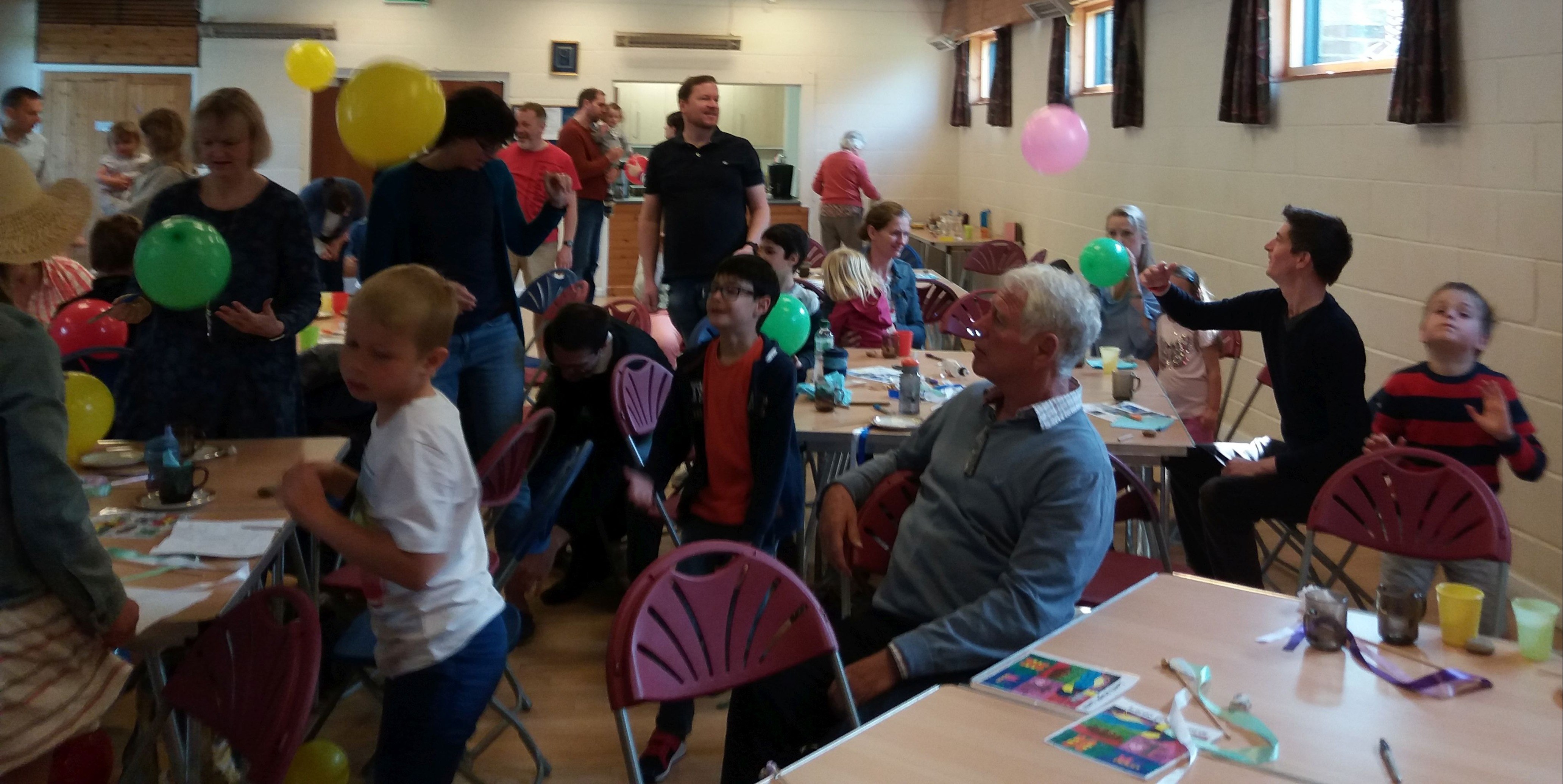 Families and balloons picture